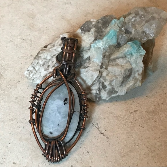 COPPER WRAPPED MOONSTONE & LABRADORITE ONE EYE NECKLACE PENDANT - Picture 4 of 8